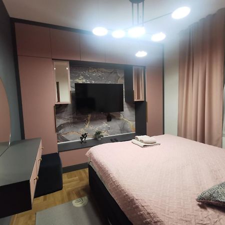 Apartamento Gold Lux Čačak Exterior foto