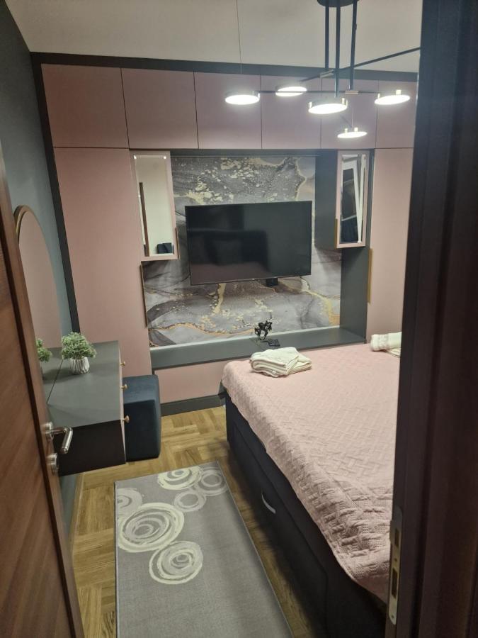 Apartamento Gold Lux Čačak Exterior foto