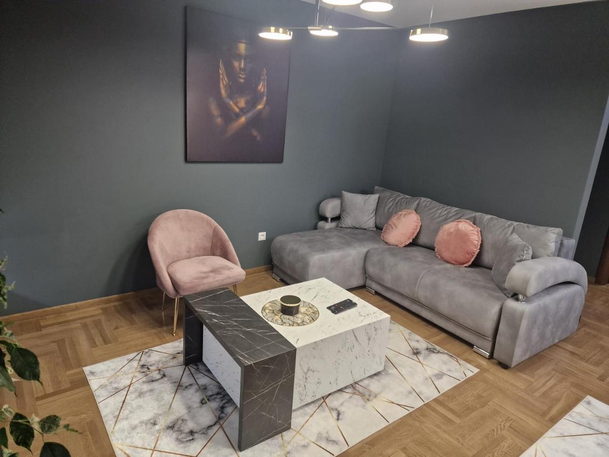 Apartamento Gold Lux Čačak Exterior foto