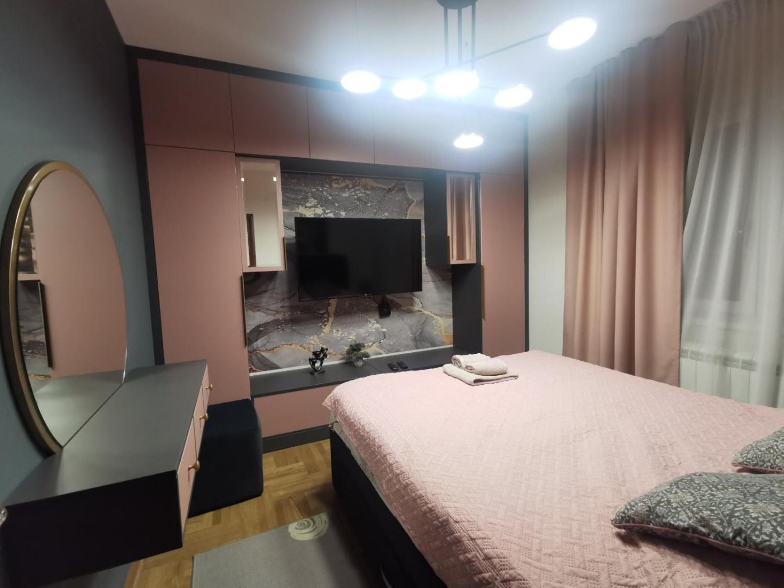 Apartamento Gold Lux Čačak Exterior foto